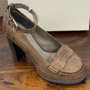 Brunello Cucinelli Brown Textured Leather Pumps